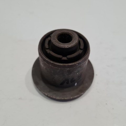 AUDI 80 TULEJA SILENTBLOCK WAHACZA 8A0407181 AUDI 80 TULEJA SILENTBLOCK WAHACZA 8A0407181