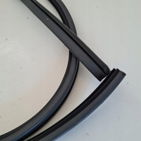 DAEWOO NUBIRA USZCZELKA DRZWI LEWY TYŁ TYLNA 96302882