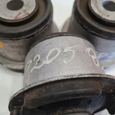 OPEL VECTRA B 1.6 TULEJA TYLNEJ BELKI HP205825 OPEL VECTRA B 1.6 TULEJA TYLNEJ BELKI HP205825