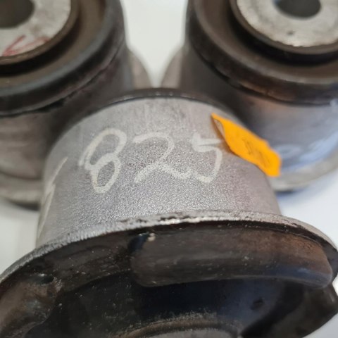 OPEL VECTRA B 1.6 TULEJA TYLNEJ BELKI HP205825 OPEL VECTRA B 1.6 TULEJA TYLNEJ BELKI HP205825