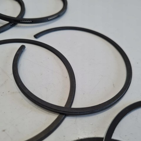 FIAT 126P MALUCH 600 PIERŚCIENIE TŁOKOWE 74,1MM III SZLIF KPL NA 2 TŁOKI FIAT 126P MALUCH 600 PIERŚCIENIE TŁOKOWE 74,1MM III SZLIF KPL NA 2 TŁOKI