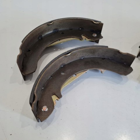 FORD SIERRA SZCZĘKI HAMULCOWE KOMPLET TOMEX-C 20-21 FORD SIERRA SZCZĘKI HAMULCOWE KOMPLET TOMEX-C 20-21