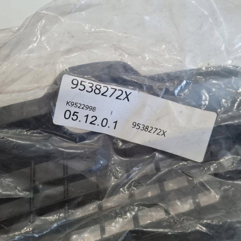 VOLKSWAGEN GOLF III ATRAPA KRATKA ZAŚLEPKA ZDERZAKA PRAWA 9538272X VOLKSWAGEN GOLF III ATRAPA KRATKA ZAŚLEPKA ZDERZAKA PRAWA 9538272X