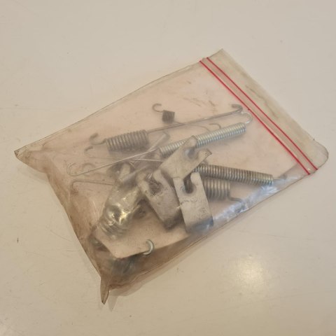 FORD MONDEO I II ZESTAW MONTAŻOWY SZCZĘK HAMULCOWYCH QUICK BRAKE 0732 FORD MONDEO I II ZESTAW MONTAŻOWY SZCZĘK HAMULCOWYCH QUICK BRAKE 0732