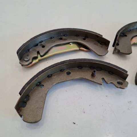 OPEL CORSA A KADETT D E SZCZĘKI HAMULCOWE KOMPLET WERTTEILE 464141 OPEL CORSA A KADETT D E SZCZĘKI HAMULCOWE KOMPLET WERTTEILE 464141