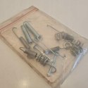 RENAULT PEUGEOT ZESTAW MONTAŻOWY SZCZĘK HAMULCOWYCH QUICK BRAKE 0618