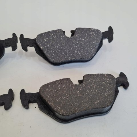 BMW SERIA 3 E36 SERIA 5 E34 KLOCKI HAMULCOWE KOMPLET FOMAR FO 469881 BMW SERIA 3 E36 SERIA 5 E34 KLOCKI HAMULCOWE KOMPLET FOMAR FO 469881