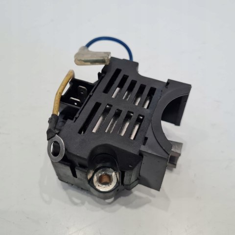 VOLKSWAGEN MERCEDES SEAT RENAULT REGULATOR NAPIĘCIA CQ1010012