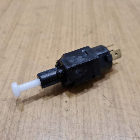 SAAB PORSCHE CZUJNIK WŁĄCZNIK ŚWIATEŁ STOP EPS 1.810.065 SAAB PORSCHE CZUJNIK WŁĄCZNIK ŚWIATEŁ STOP EPS 1.810.065