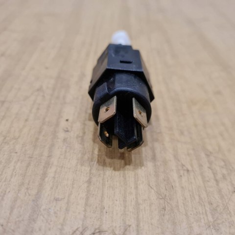 SAAB PORSCHE CZUJNIK WŁĄCZNIK ŚWIATEŁ STOP EPS 1.810.065 SAAB PORSCHE CZUJNIK WŁĄCZNIK ŚWIATEŁ STOP EPS 1.810.065