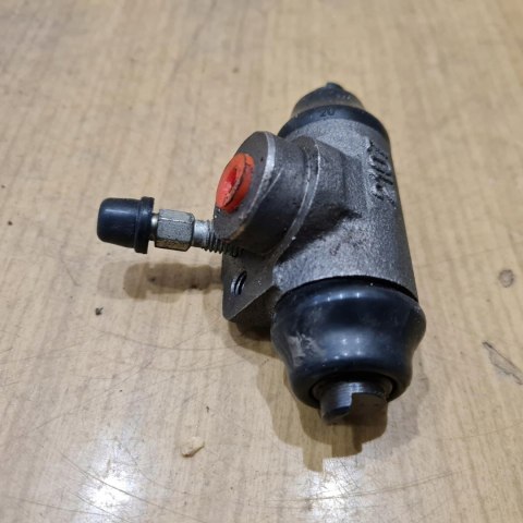 AUDI 80 CYLINDEREK HAMULCOWY TYŁ TYLNY 39-4331 KAGER AUDI 80 CYLINDEREK HAMULCOWY TYŁ TYLNY 39-4331 KAGER