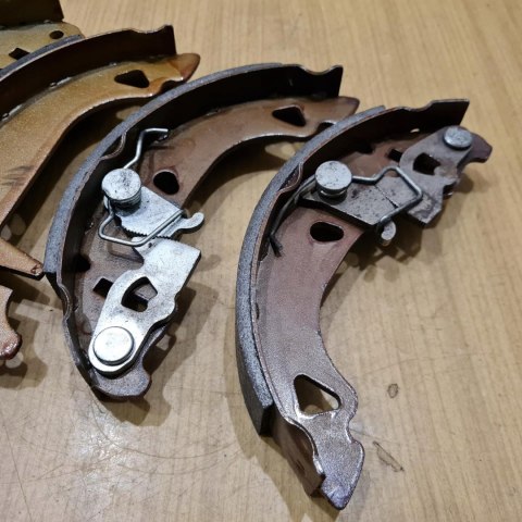 FIAT PUNTO I SZCZĘKI HAMULCOWE KOMPLET FIAT PUNTO I SZCZĘKI HAMULCOWE KOMPLET