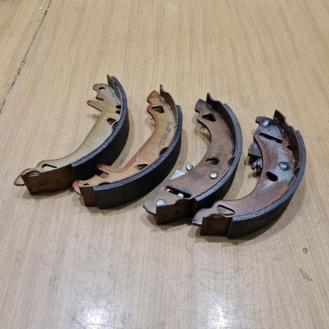 FIAT PUNTO I SZCZĘKI HAMULCOWE KOMPLET FIAT PUNTO I SZCZĘKI HAMULCOWE KOMPLET