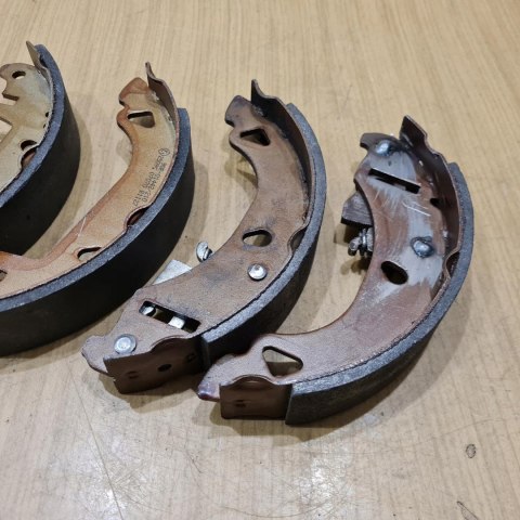 FIAT PUNTO I SZCZĘKI HAMULCOWE KOMPLET FIAT PUNTO I SZCZĘKI HAMULCOWE KOMPLET