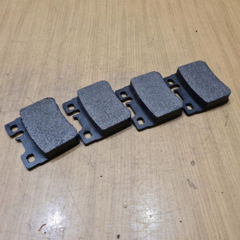 MERCEDES W124 W201 W202 R129 KLOCKI HAMULCOWE TYŁ KOMPLET BRECK MERCEDES W124 W201 W202 R129 KLOCKI HAMULCOWE TYŁ KOMPLET BRECK