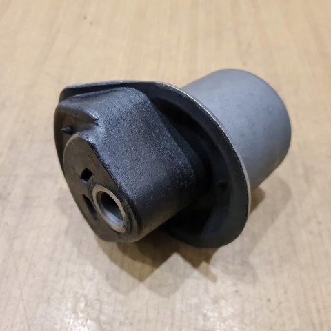 SEAT TOLEDO VW GOLF III IV VENTO CORRADO TULEJA TYLNEJ BELKI SEAT TOLEDO VW GOLF III IV VENTO CORRADO TULEJA TYLNEJ BELKI
