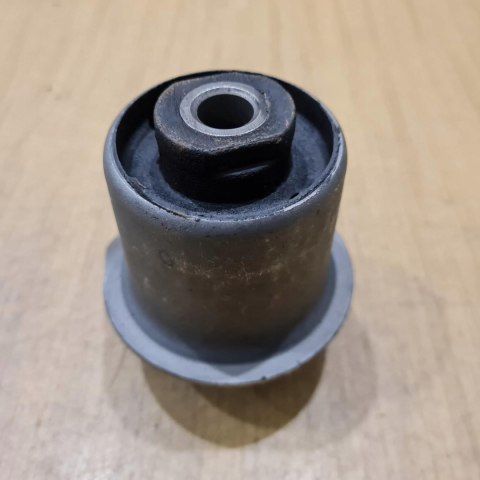 SEAT TOLEDO VW GOLF III IV VENTO CORRADO TULEJA TYLNEJ BELKI SEAT TOLEDO VW GOLF III IV VENTO CORRADO TULEJA TYLNEJ BELKI