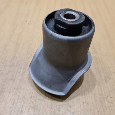 SEAT TOLEDO VW GOLF III IV VENTO CORRADO TULEJA TYLNEJ BELKI SEAT TOLEDO VW GOLF III IV VENTO CORRADO TULEJA TYLNEJ BELKI