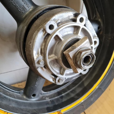 SUZUKI GSXR 600 SRAD KOŁO FELGA TYŁ TYLNE 17" SUZUKI GSXR 600 SRAD KOŁO FELGA TYŁ TYLNE 17"