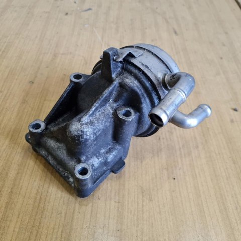 SUZUKI GSXR 600 SRAD PODSTAWA CHŁODNICZKA OLEJU SUZUKI GSXR 600 SRAD PODSTAWA CHŁODNICZKA OLEJU