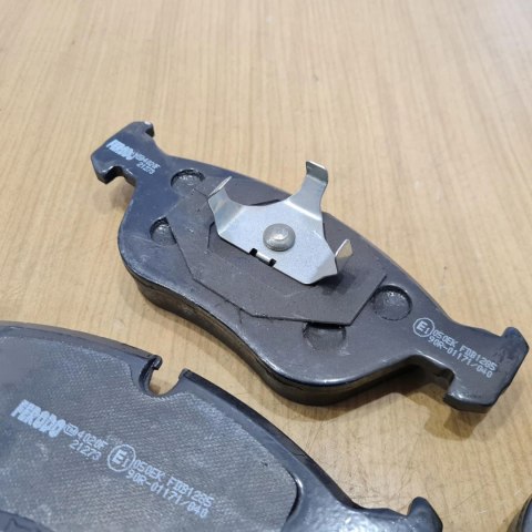 VOLVO 850 C70 V70 S70 2.0 2.4 KLOCKI HAMULCOWE PRZÓD KOMPLET FERODO FDB1285 VOLVO 850 C70 V70 S70 2.0 2.4 KLOCKI HAMULCOWE PRZÓD KOMPLET FERODO FDB1285