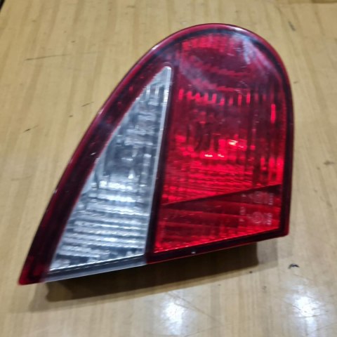 DAEWOO LANOS SEDAN LAMPA PRAWY TYŁ TYLNA W KLAPĘ ORYGINAŁ NOWA ! DAEWOO LANOS SEDAN LAMPA PRAWY TYŁ TYLNA W KLAPĘ ORYGINAŁ NOWA !