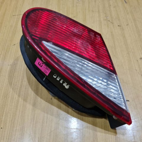 DAEWOO LANOS SEDAN LAMPA PRAWY TYŁ TYLNA W KLAPĘ ORYGINAŁ NOWA ! DAEWOO LANOS SEDAN LAMPA PRAWY TYŁ TYLNA W KLAPĘ ORYGINAŁ NOWA !