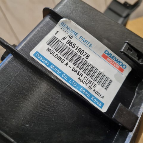 DAEWOO MATIZ RAMKA KONSOLA OBUDOWA LICZNIKA ORYGINAŁ NOWA ! DAEWOO MATIZ RAMKA KONSOLA OBUDOWA LICZNIKA ORYGINAŁ NOWA !