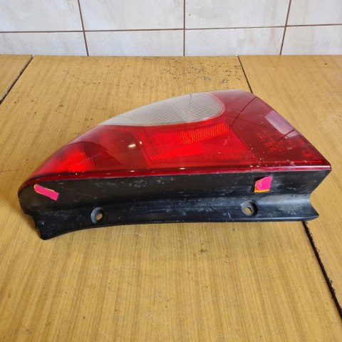 DAEWOO NUBIRA II KOMBI LAMPA PRAWY TYŁ TYLNA NOWA ! DAEWOO NUBIRA II KOMBI LAMPA PRAWY TYŁ TYLNA NOWA !