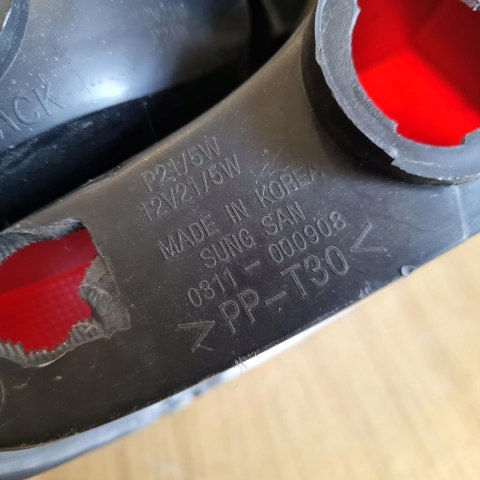 DAEWOO NUBIRA II KOMBI LAMPA PRAWY TYŁ TYLNA NOWA ! DAEWOO NUBIRA II KOMBI LAMPA PRAWY TYŁ TYLNA NOWA !