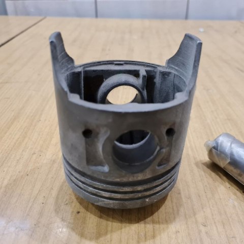 FIAT 125P 1300 TŁOK 72.2 C SWORZEŃ PRODUKCJA WSK NOWY !