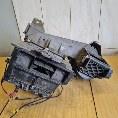 PEUGEOT 406 OBUDOWA NAGRZEWNICY VALEO PEUGEOT 406 OBUDOWA NAGRZEWNICY VALEO