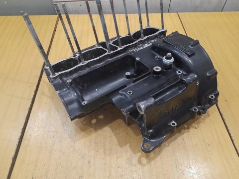 SUZUKI GSX 550 ES KARTER OBUDOWA SILNIKA GÓRNY SUZUKI GSX 550 ES KARTER OBUDOWA SILNIKA GÓRNY