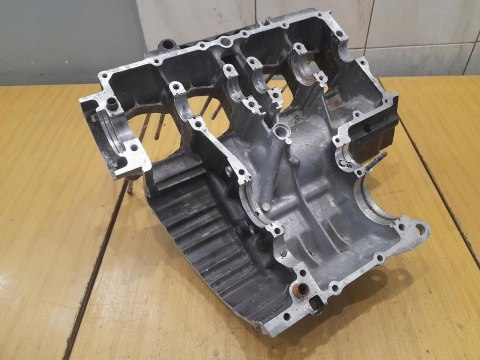 SUZUKI GSX 550 ES KARTER OBUDOWA SILNIKA GÓRNY SUZUKI GSX 550 ES KARTER OBUDOWA SILNIKA GÓRNY