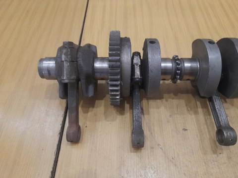 SUZUKI GSXR 750 86-87 WAŁ KORBOWY KORBOWODY KPL