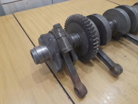 SUZUKI GSXR 750 86-87 WAŁ KORBOWY KORBOWODY KPL