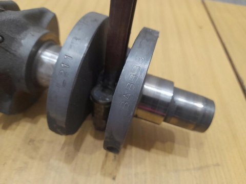 SUZUKI GSXR 750 86-87 WAŁ KORBOWY KORBOWODY KPL