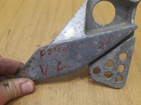 YAMAHA FZR 1000 SET PODNÓŻEK MOCOWANIE