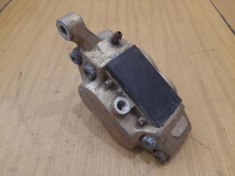 YAMAHA FZR 1000 ZACISK HAMULCOWY PRZÓD PRZEDNI