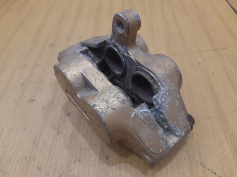 YAMAHA FZR 1000 ZACISK HAMULCOWY PRZÓD PRZEDNI