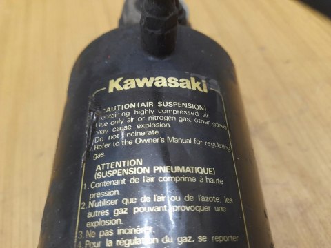 KAWASAKI GPX 600 ZX 600 C AMORTYZATOR TYŁ TYLNY KAWASAKI GPX 600 ZX 600 C AMORTYZATOR TYŁ TYLNY