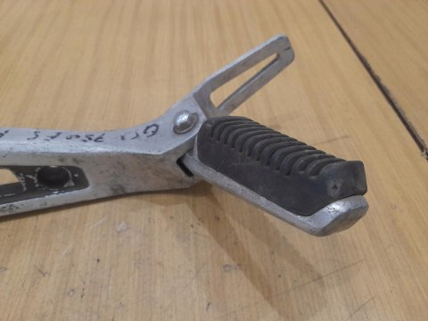 SUZUKI GSX 750 ES SET PODNÓŻEK MOCOWANIE SUZUKI GSX 750 ES SET PODNÓŻEK MOCOWANIE