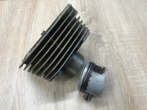 YAMAHA YFM 225 MOTO 4 CYLINDER TŁOK KOMPLET YAMAHA YFM 225 MOTO 4 CYLINDER TŁOK KOMPLET