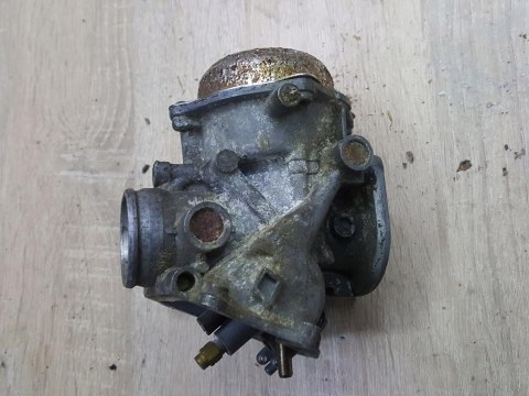 HONDA VF 700 MAGNA 82-88 GAŹNIK DAWCA HONDA VF 700 MAGNA 82-88 GAŹNIK DAWCA