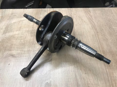 SUZUKI AN 250 BURGMAN K1 WAŁ KORBOWY KORBOWÓD