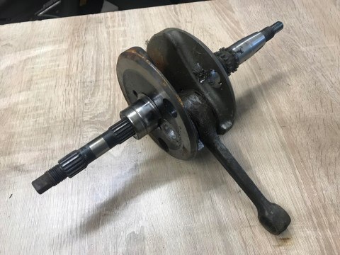 SUZUKI AN 250 BURGMAN K1 WAŁ KORBOWY KORBOWÓD