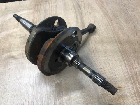 SUZUKI AN 250 BURGMAN K1 WAŁ KORBOWY KORBOWÓD