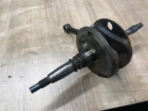 SUZUKI AN 250 BURGMAN K1 WAŁ KORBOWY KORBOWÓD