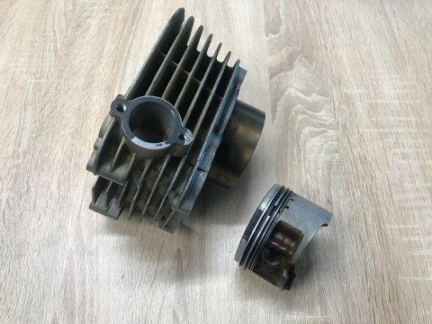 YAMAHA YFM 225 MOTO 4 CYLINDER TŁOK KOMPLET YAMAHA YFM 225 MOTO 4 CYLINDER TŁOK KOMPLET