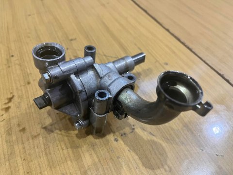HONDA VF 750 F POMPA POMPKA OLEJU OLEJOWA HONDA VF 750 F POMPA POMPKA OLEJU OLEJOWA